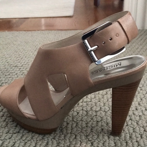 MICHAEL Michael Kors Leather Platform Sandal - Picture 2 of 6